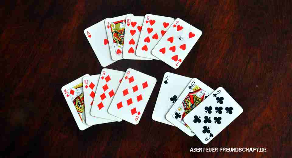 Beim Piquet heißt die Farbe von der ein Spieler die meisten Karten auf der Hand hält Rummel.