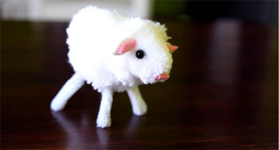 This how to make a pompom sheep shows you that it is not difficult at all