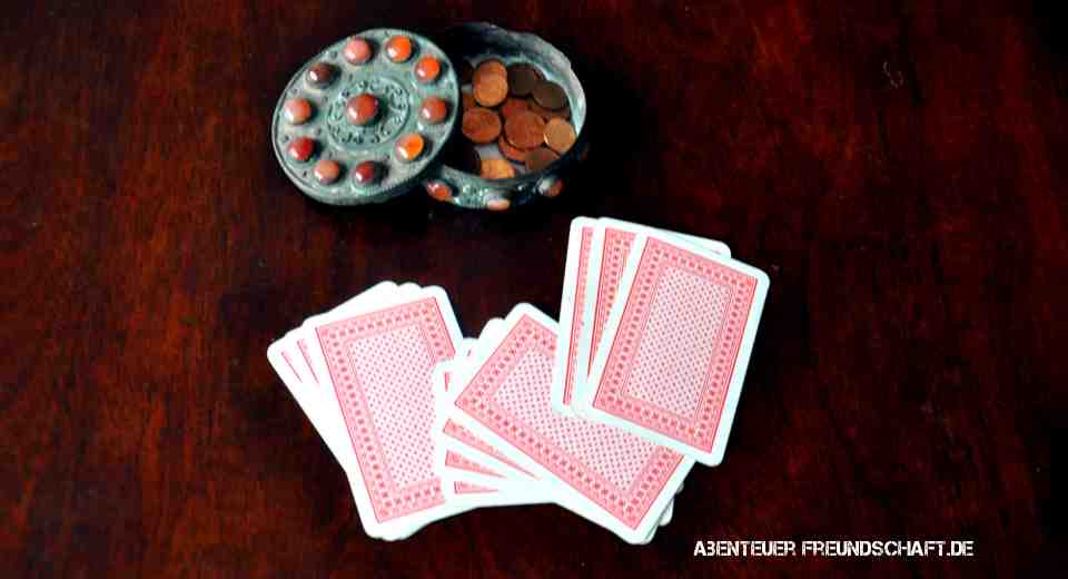Bei Préférence werden jedem Spieler erst 3, dann 4, dann nochmal 3 Karten ausgeteilt.