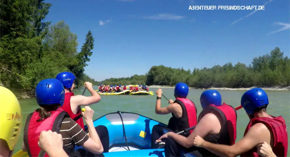When Isar rafting near Bad Tölz, you ride the white water with an experienced guide