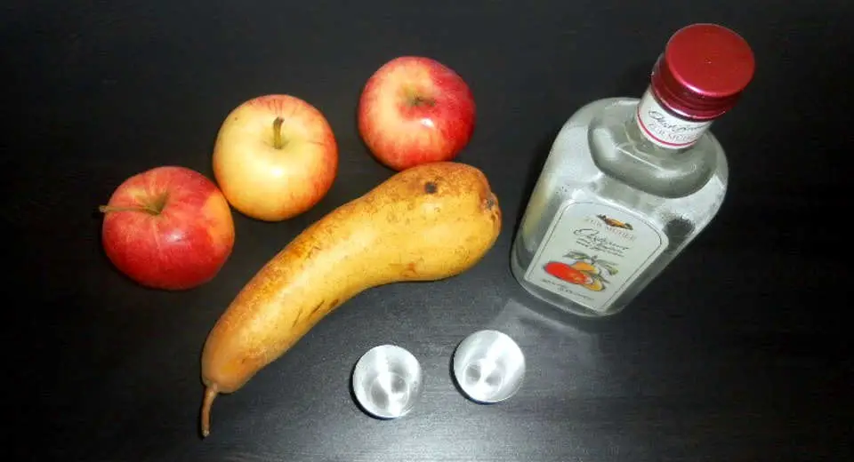 Party-Trinkspiel mit Obstler