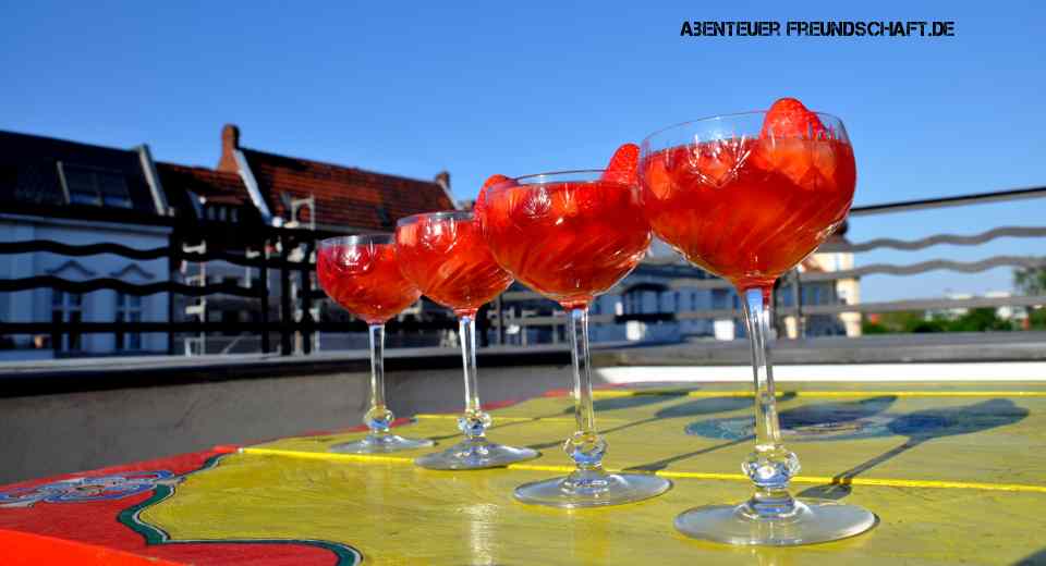 Silvester-Cocktails Erdbeerbowle