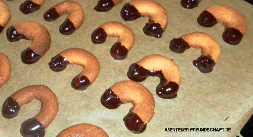 Rezepte für Weihnachtsplätzchen: Zitronenhörnchen mit Schokostippe