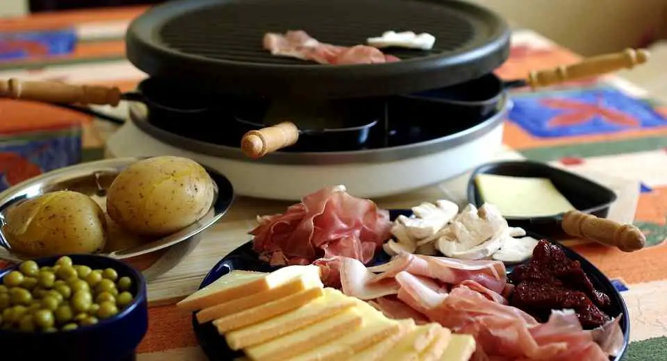 All the ingredients for a perfect Raclette at home 