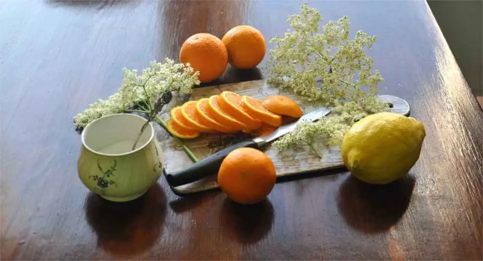 This how to make elderflower syrup yourself shows how simple and fast it can be 