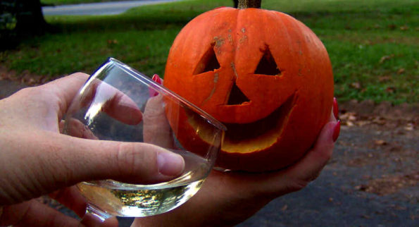 Halloween-Trinkspiele sorgen für gute Laune auf jeder Halloweenparty