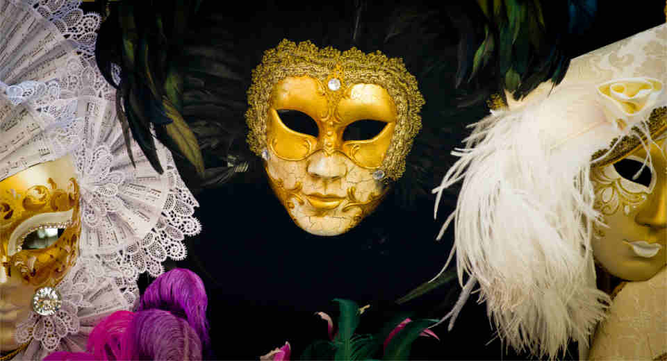 A Venetian Masquerade theme party as a glittering theme party for a birthday or wedding 