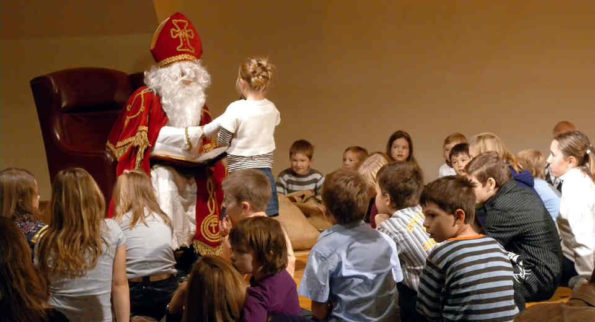 Nikolausspiele für Kinder sorgen am Nikolaustag für noch mehr Freude bei Klein und Groß.