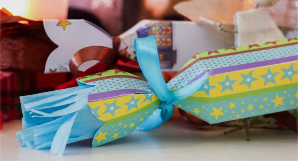 This tutorial on how to make Christmas crackers is one of the creative New Year's Eve ideas you can do yourself to get the party going. 