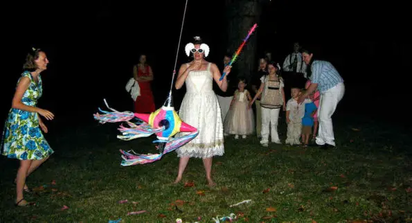 The wedding piñata is a wedding game for the wedding couple 