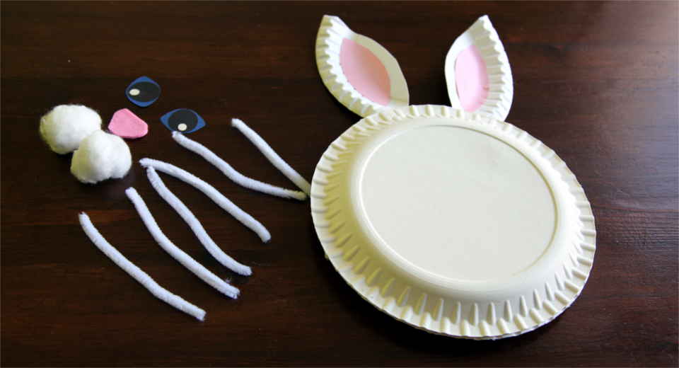Zum Ostereier sammeln oder als Deko an Ostern kann man die Osterhasentasche nehmen und beim Osterbasteln mit Kindern selber machen