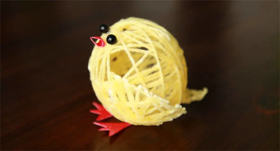 This is how to make a Easter chick as decoration 