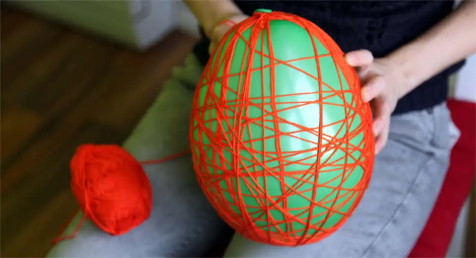 Homemade Easter basket making using a balloon