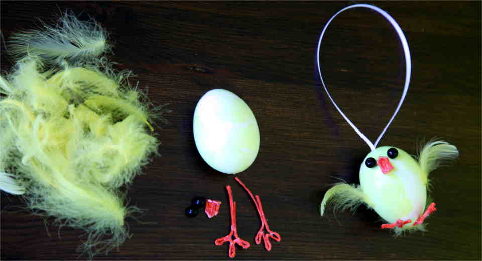 Make an Easter egg chick from a blown-out egg