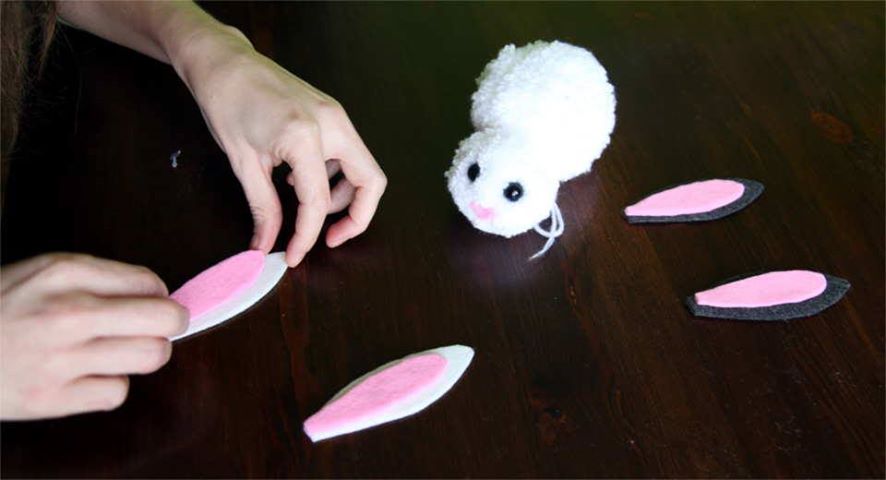 For pompom Easter bunnies, it's best to cut out the ears from felt