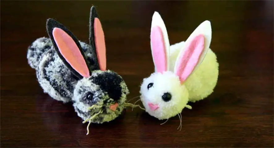 A Pompom Easter bunny is easy to make 