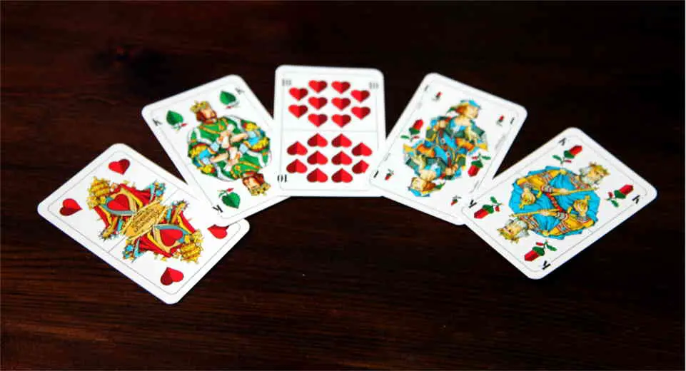 Das Kartenspiel watten spielt man mit deutschen Blatt