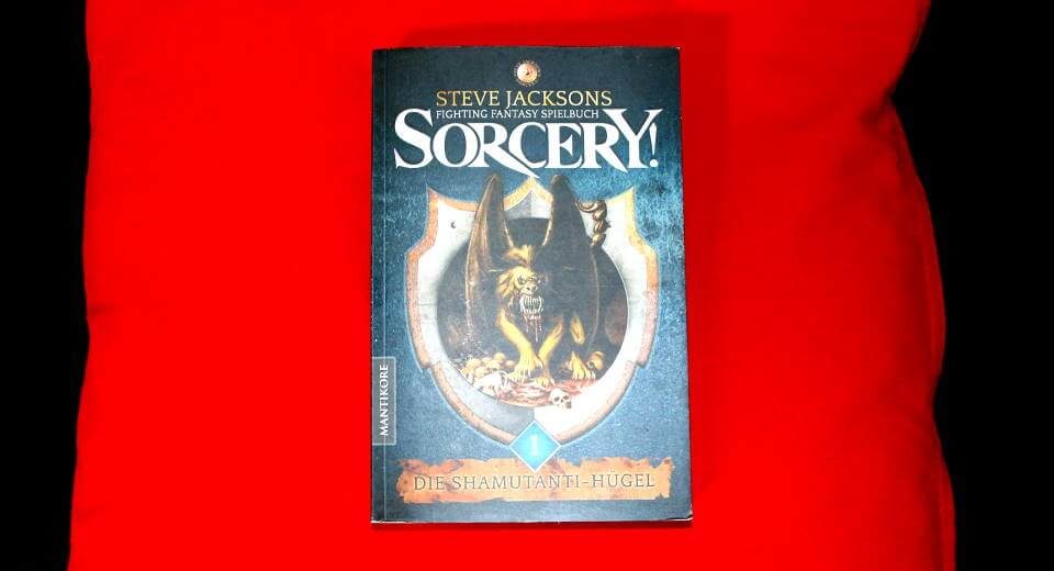 Die Shamutanti-Hügel ist der erste von vier Bänden der Sorcery-Reihe von Steve Jackson, einem Klassiker der Spielbücher.