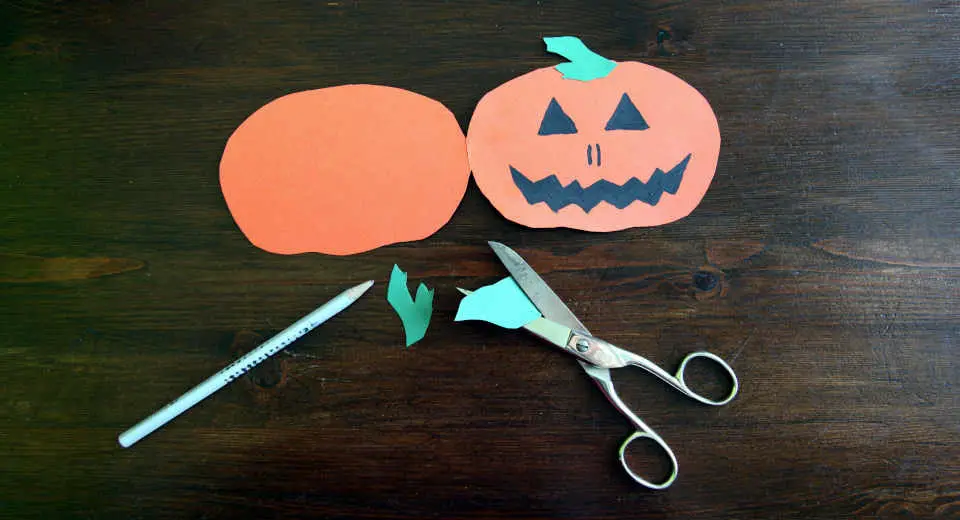 This is how to make a pumpkin card that is extra original.