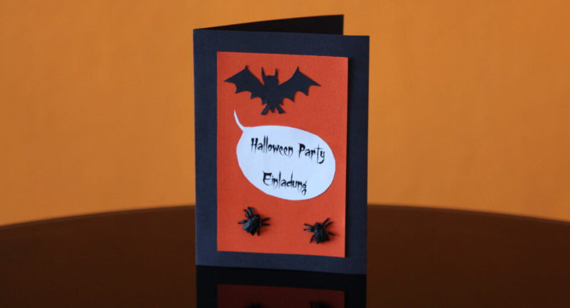 Einfache Bastelidee für eine Halloween Einladungskarte mit einer Fledermaus