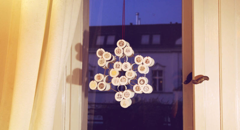 An toilet roll Advent calendar in the shape of a snowflake is not difficult to make 