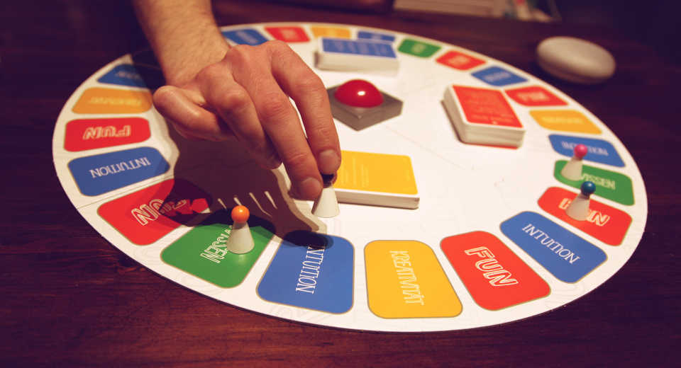 The kNOW board game can be played with up to six players or in teams.