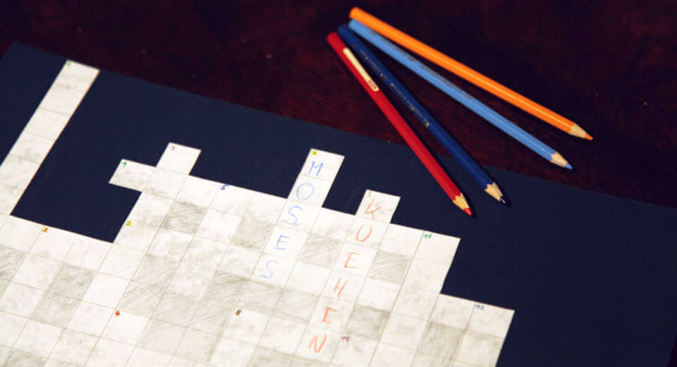 How to make a crossword puzzle wih pencil and paper