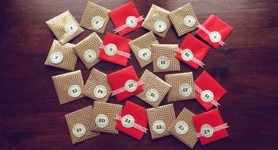 Make your own Advent calendar with compliments and sayings as a personal gift