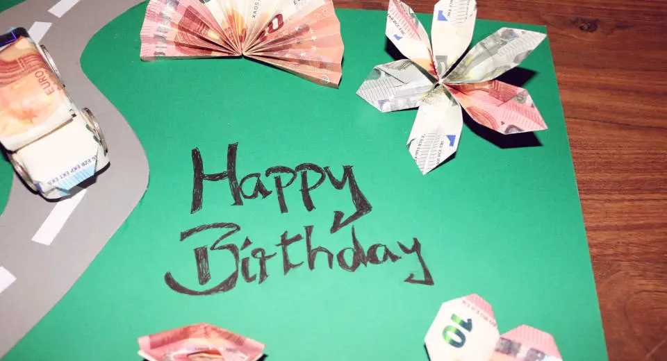 Happy Birthday - Schriftzug auf Geldgeschenk zum 18. Geburtstag