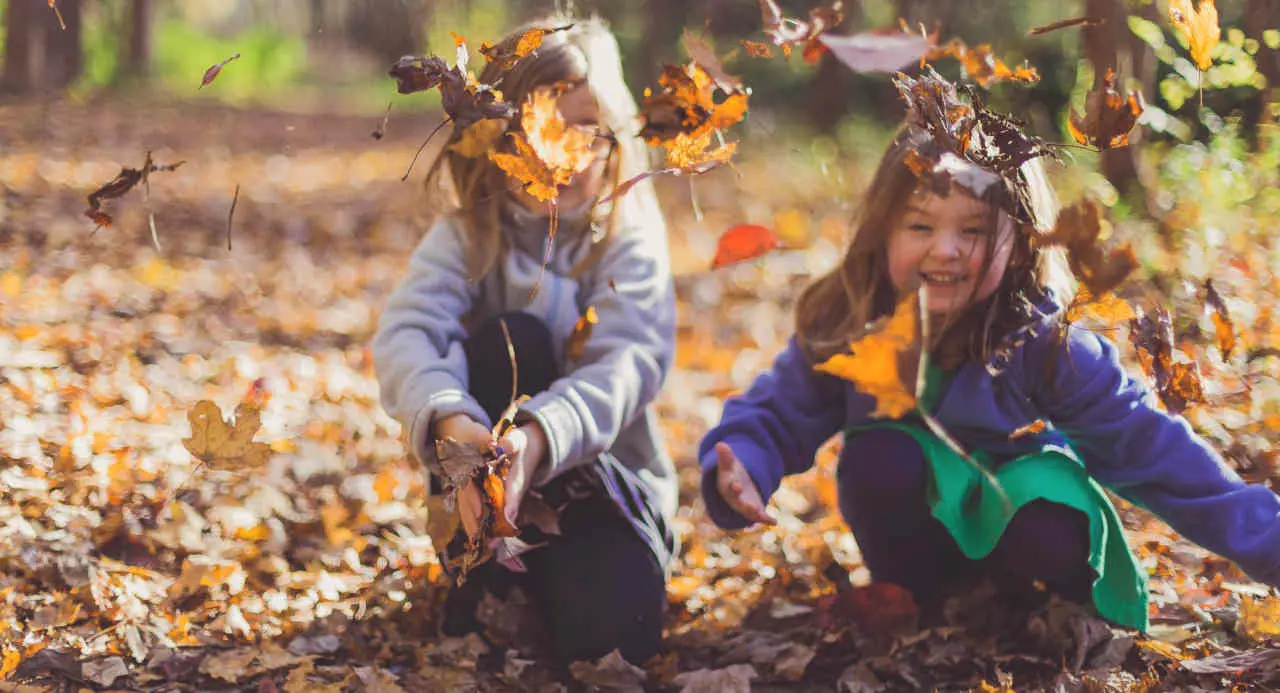 Have a leaf fight with children is one of the most cheering autumn activities for kids 