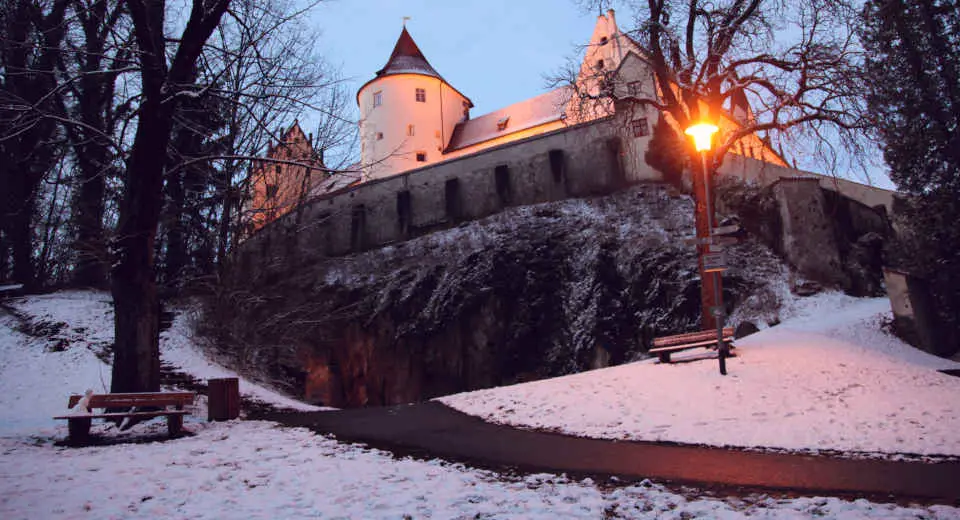 One of the most rewarding places to see in the Allgäu is an evening stroll through wintry Füssen. 