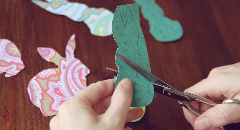 Make a DIY bunny garland with a free printable template