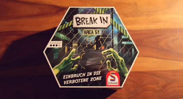 The Break In Area 51 board game is an Escape Game for the home from Schmidt Spiele. 