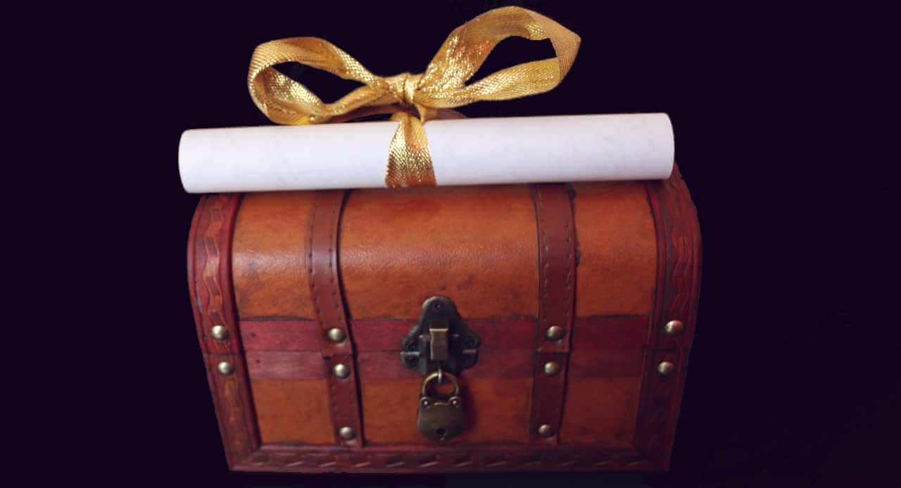 Wedding time capsule as a treasure chest of memories makes a great wedding gift