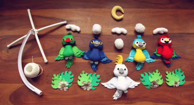 Make your own felt baby mobile with cute animals 