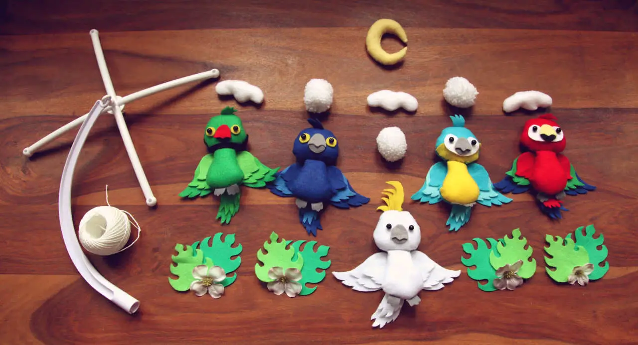 Make your own felt baby mobile out of felt with cute animals