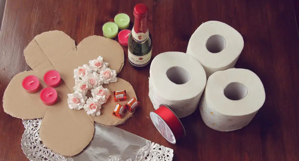 When it comes to how to make a clop paper cake, you mainly need fun and beautiful decorative items like artificial flowers and scented tea lights