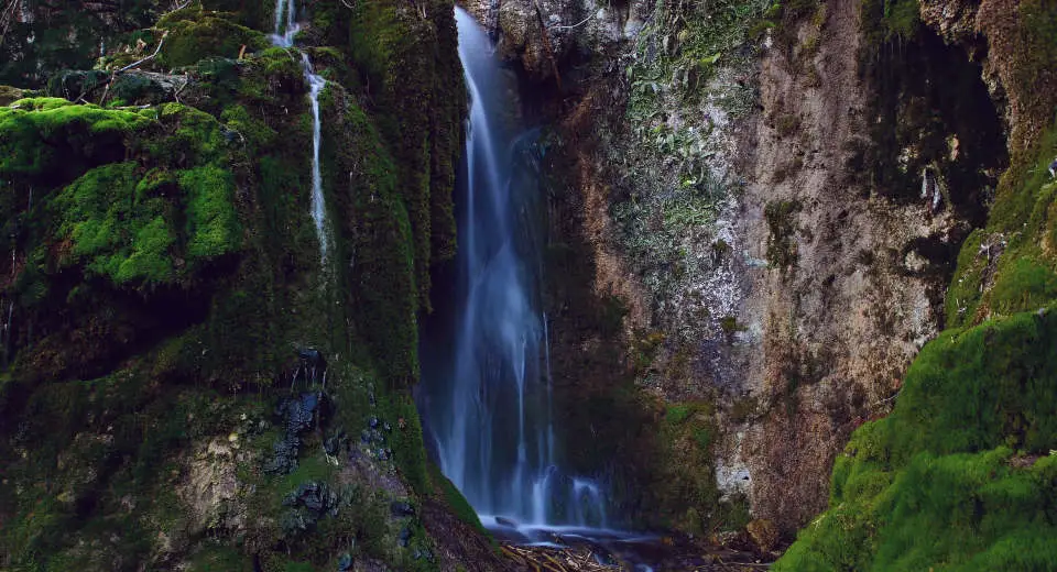 Der Uracher wasserfall bei Bad Urach ist der schönste Wasserfall der Schwäbischen Alb