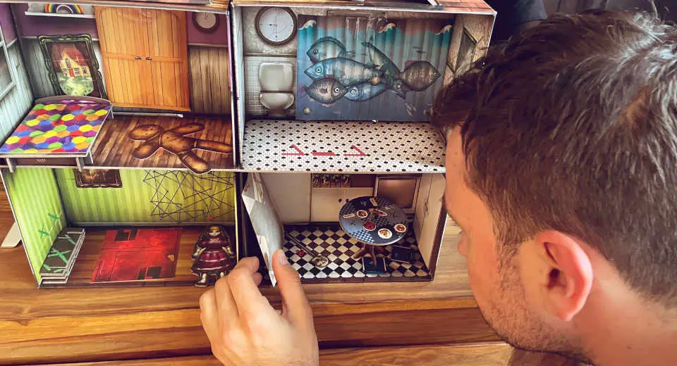 In the Escape Game The Cursed Dollhouse, you have to look closely and follow the clues to solve the puzzles