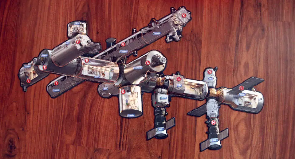 Die vollständig zusammengebaute ISS beim Brettspiel Mission ISS