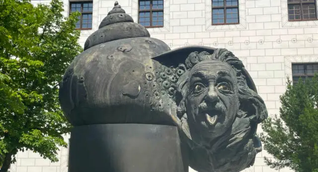 "Der Einsteinbrunnen ist eine der Sehenswürdigkeiten in Ulm, die eher als Geheimtipp gelten können."