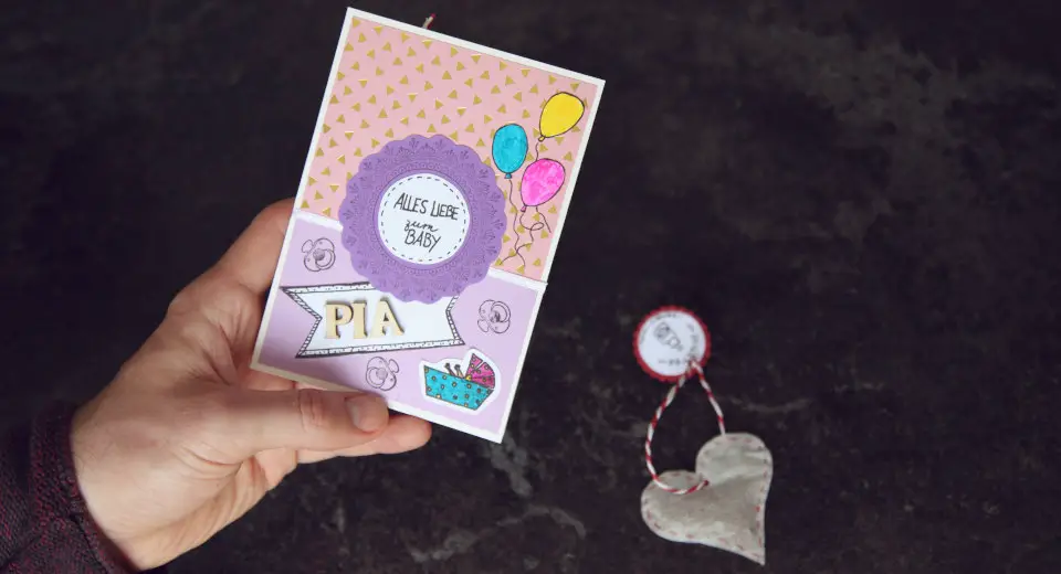 Tutorial for a DIY welcome baby girl card with the baby's name in wooden letters and baby motifs