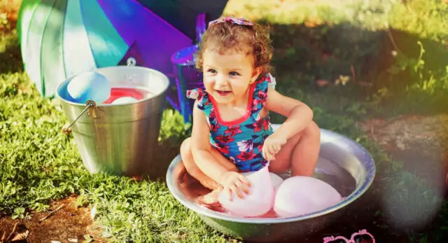 10 ingenious water balloon games for children for which you need almost no accessories and no preparation 