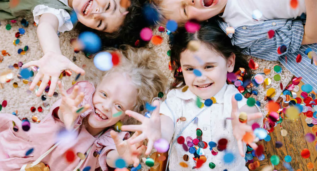 7 games with confetti for kids party, carnival and birthday 