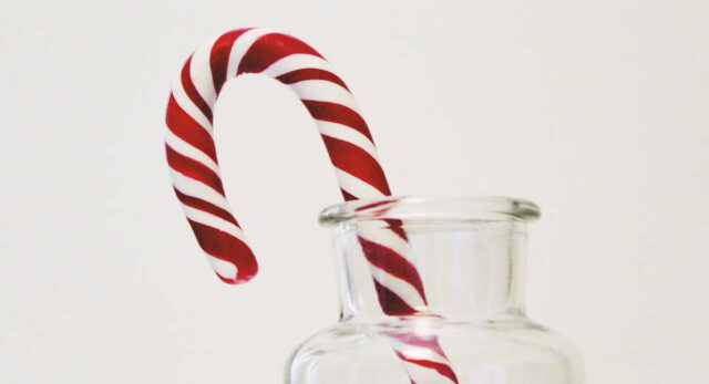 "Eines der in den USA besonders beliebten Weihnachtsfeier-Spiele ist das Zuckerstangen-Angeln."