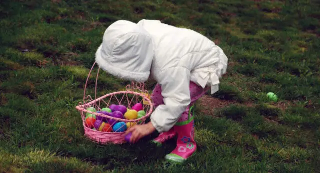 "Easter Scavenger Hunt - Shimmy from one clue to the next from egg to egg"