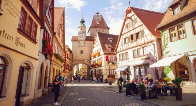 "The Markusturm with the Röderbogen is one of the most picturesque Rothenburg ob der Tauber sights."