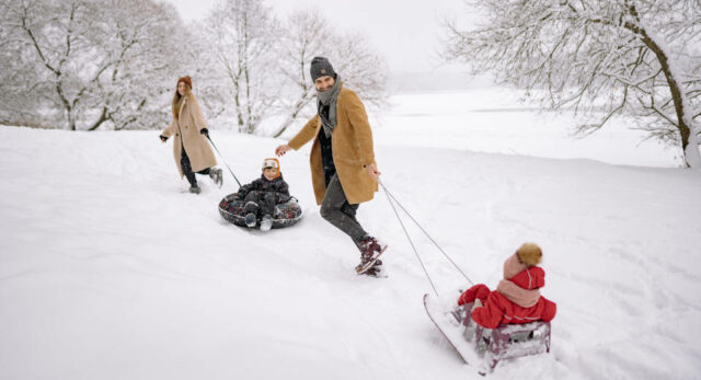 "Eine Winterwanderung ist einer der schönsten Weihnachtsausflüge mit Kindern, vor allem, wenn es geschneit hat."
