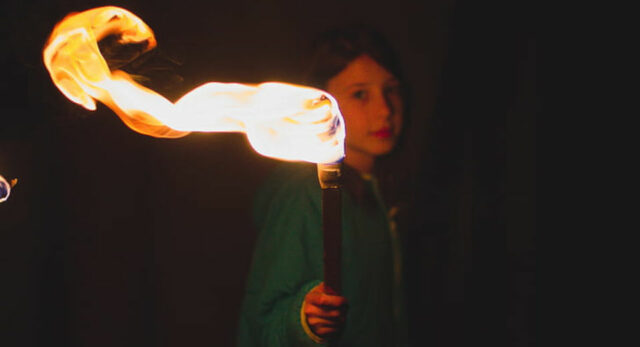 "Eines der aufrgendesten Lagerfeuer-Spiele für Kinder ist eine Schnitzeljagd."